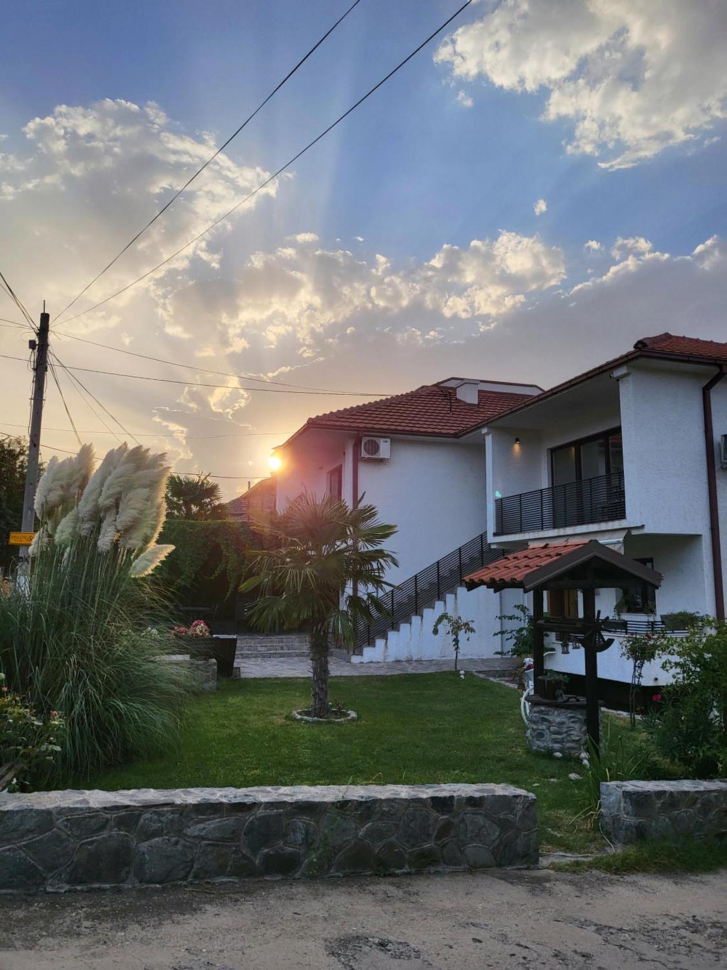 Belov Rooms And Apartments ديمير كابيجا المظهر الخارجي الصورة