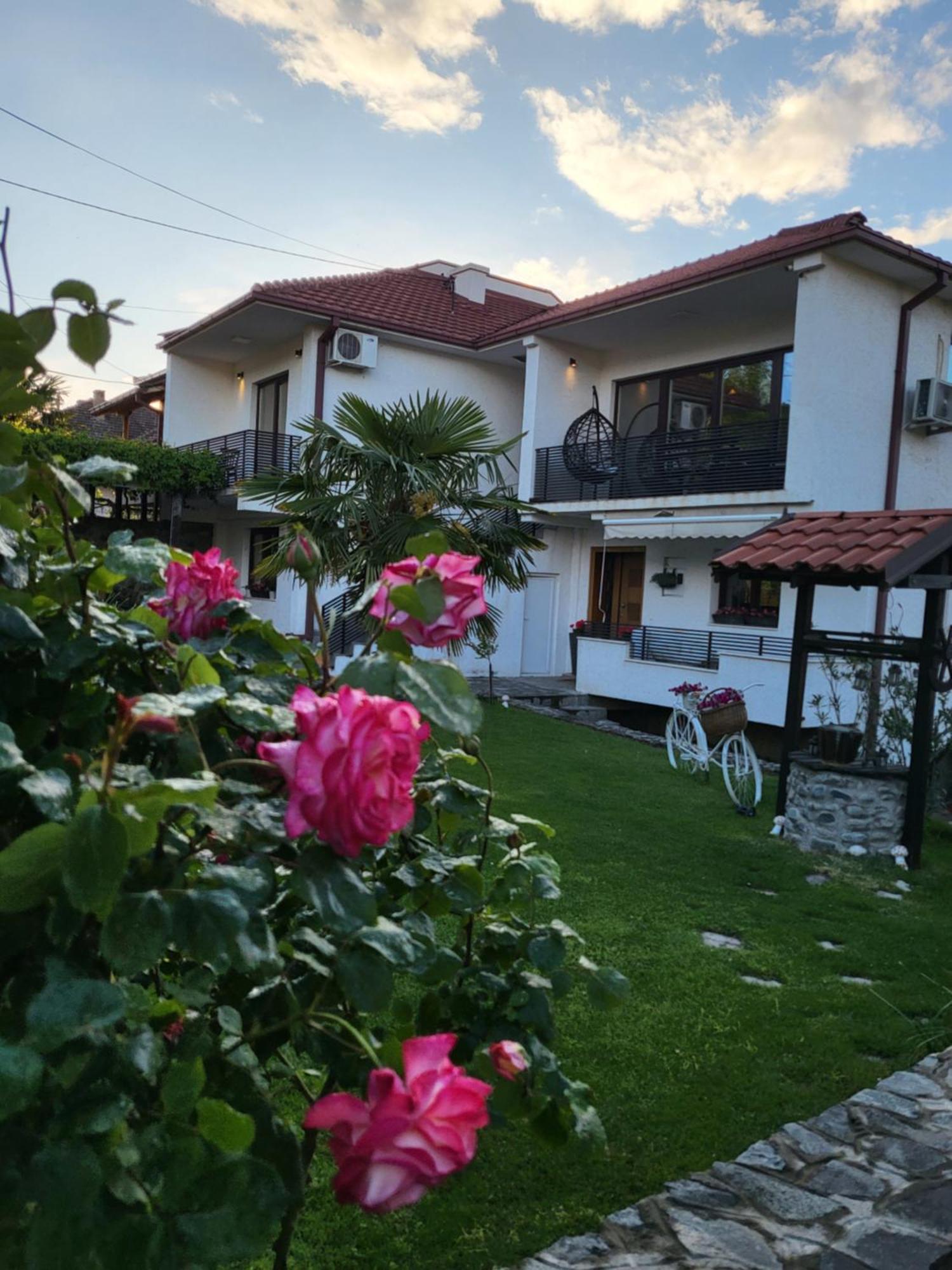 Belov Rooms And Apartments ديمير كابيجا المظهر الخارجي الصورة